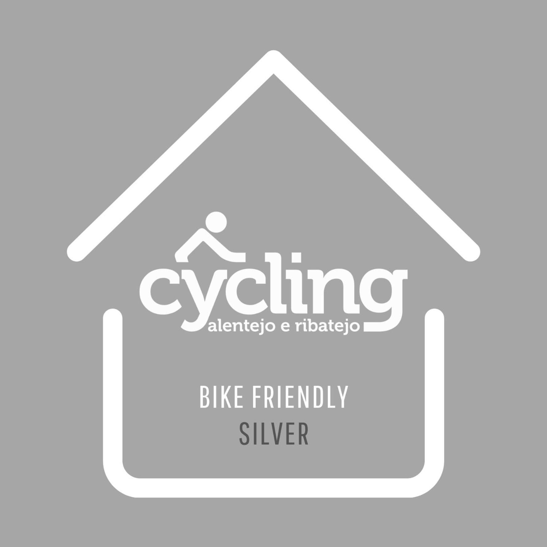 Apartment 4bs - Birds & Bicycles *